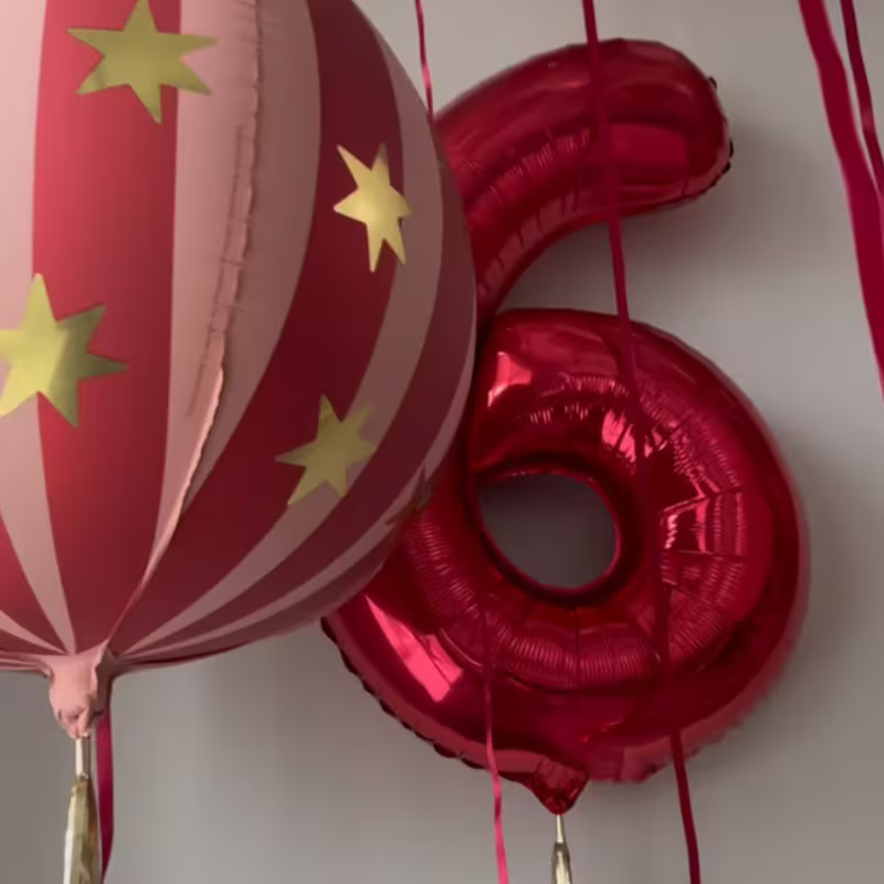 3 globos rojos con números de  - Balloon Pump Hand reseña y precio